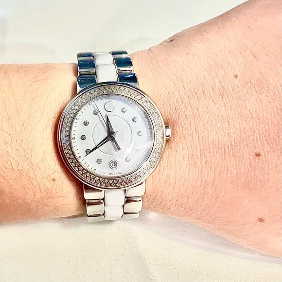 Movado Women's diamond Watch , great condition ,authentic - Picture 2 of 7